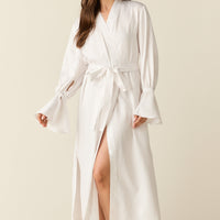 Juliette Luxe Satin Cuff Robe in Blanc