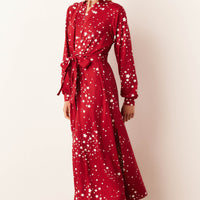 Skyler Cloud Jersey Banded Long Robe in Red Stars